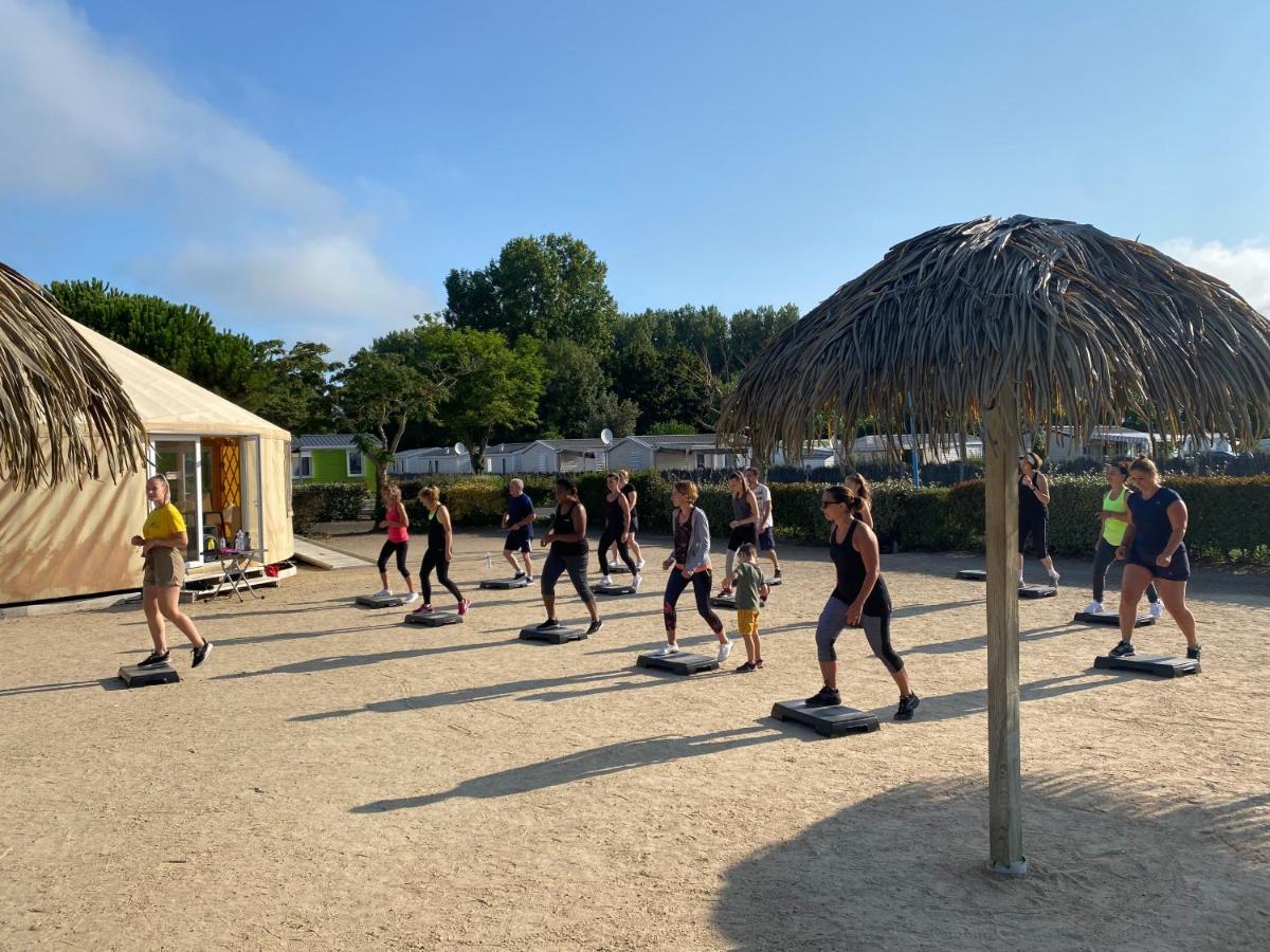 Hotel Camping Les Chouans Saint-Hilaire-de-Riez Esterno foto
